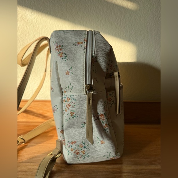 Mini Floral Cream Backpack - Picture 3 of 8